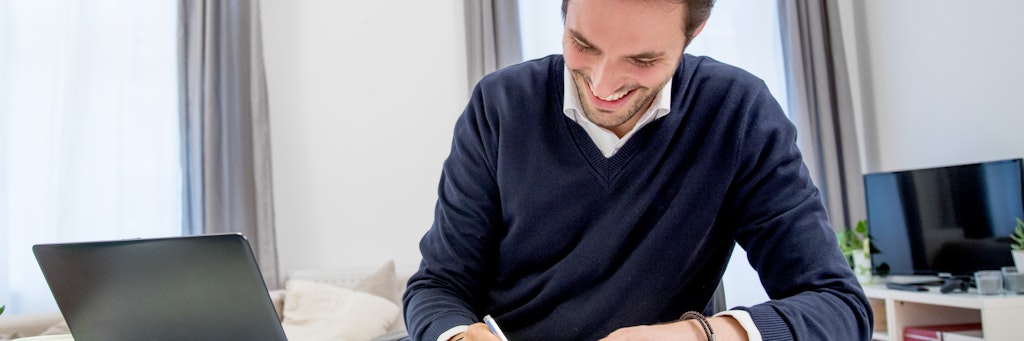 Damit die Arbeit im Homeoffice nicht zu lästig wird, sollte der Arbeitstag zum Beispiel mit Hilfe von To-do-Listen strukturiert werden. 