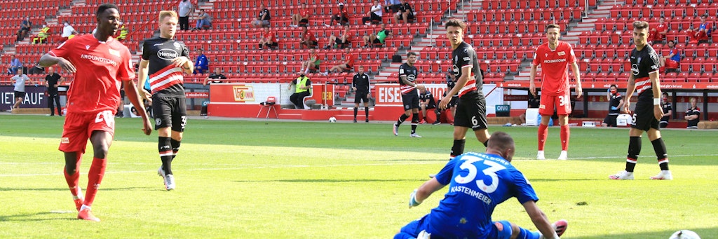 Unions Suleiman Abdullahi (l.) erzielt gegen Fortuna Düsseldorf am 34. Spieltag seinen ersten Bundesligatreffer.