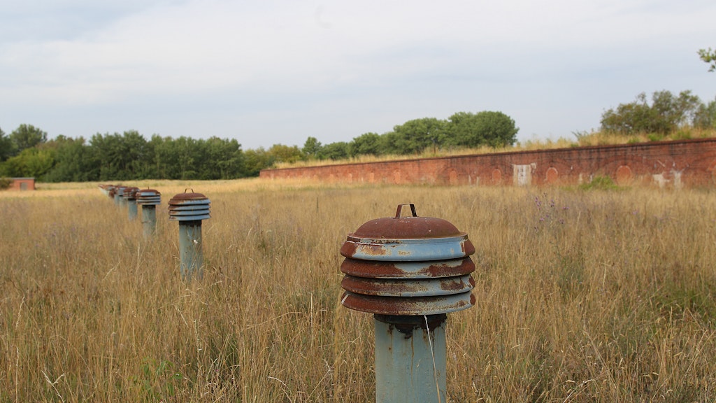 Heute sieht das so aus: Die in weiten Teilen ungenutzten Wasserspeicher liegen unter einer Wiese.<br>