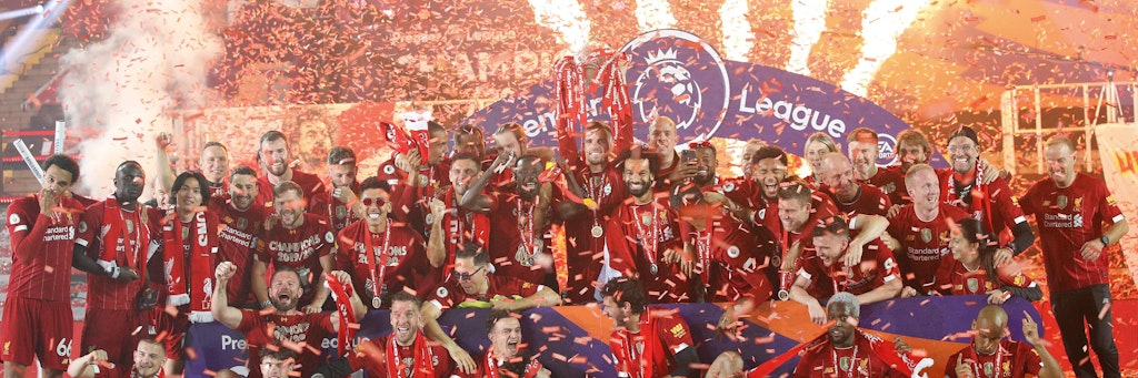 Das Team des FC Liverpool feiert die erste Meisterschaft seit 30 Jahren.