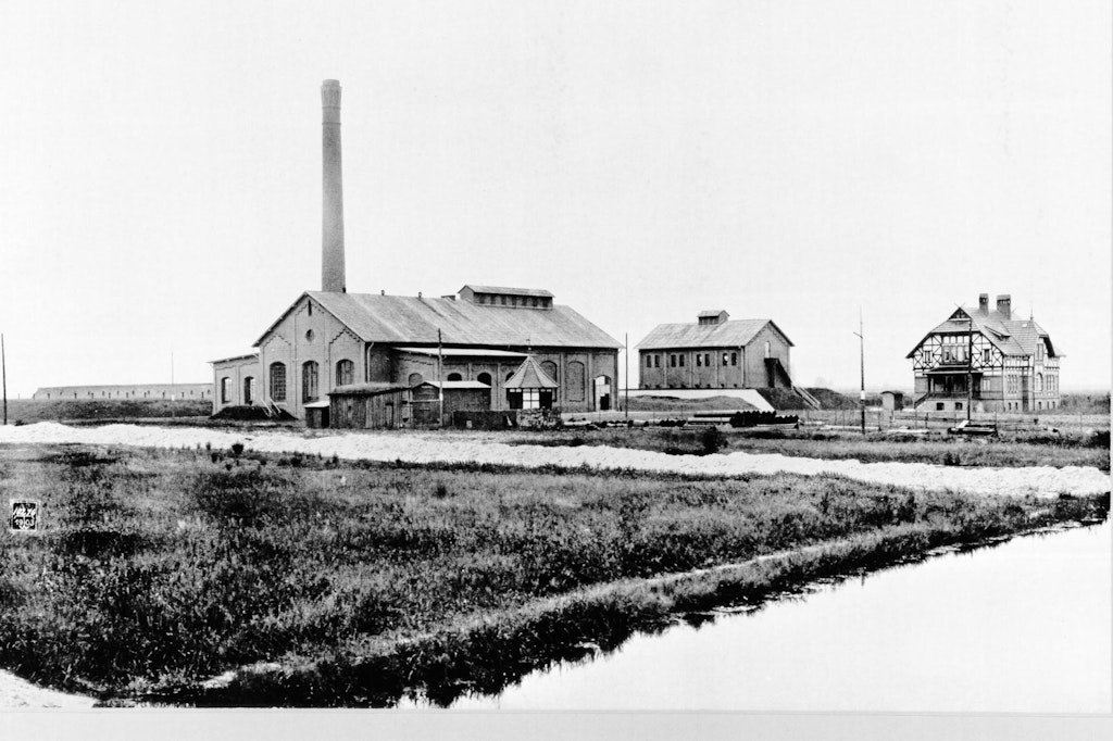 Mitten im Nichts: Das Wasserwerk Johannisthal vor rund 110 Jahren.
