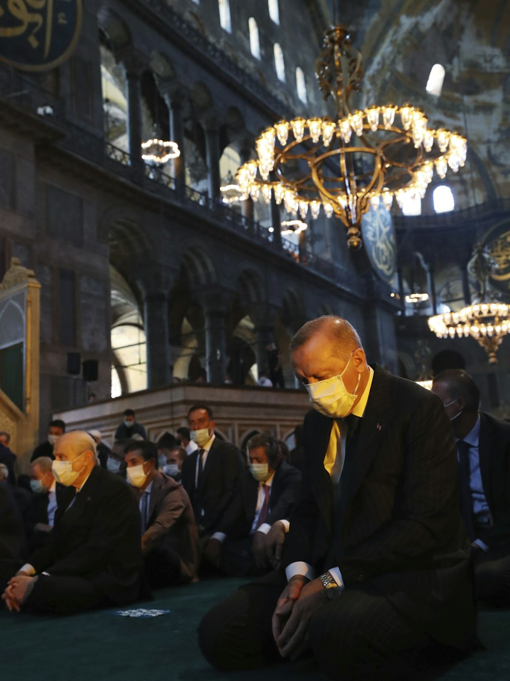 Der türkische Präsident Recep Tayyip Erdogan betete zusammen mit rund 1000 Gläubigen.