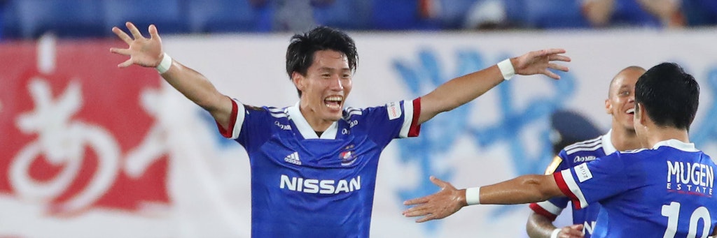 Hier jubelt Keita Endo (l.) über einen Treffer im Yokohamer Stadtderby zwsichen den Marinos und dem FC.