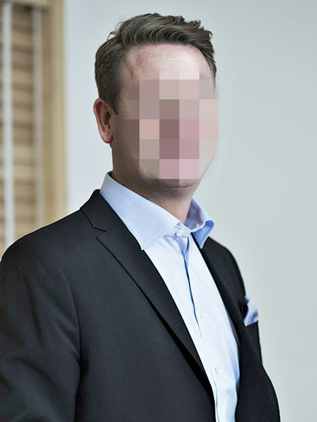 Das ist angeblich„ Dr. Erich Stahlberg“. Ist er nicht, sondern ein skandinavischer Rechtsanwalt, dessen Foto für den Internet-Auftritt der Berliner Fake-Kanzlei geklaut wurde.