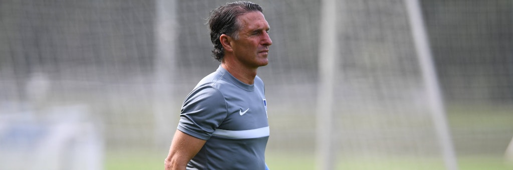 Bruno Labbadia will mit Hertha oben angreifen, doch dazu gehört auch ein Erholungsschlaf für die Profis in der knallharten Saisonvorbereitung.