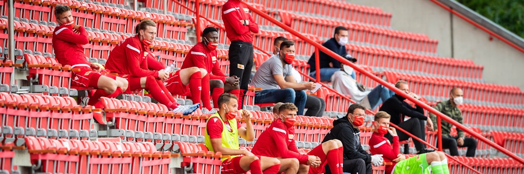 So will es die Politik und die DFL. Wie die Ersatzspieler des 1. FC Union sollen auch die Fans diszipliniert und mit Abstand im Stadion sitzen.
