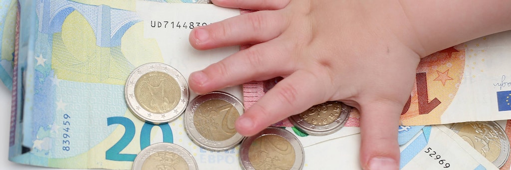 Her mit der Kohle! In Deutschland soll das Kindergeld erhöht werden. 