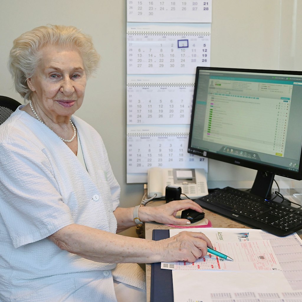 Immer aufrecht: Dr. Natalja Jahn verhindert Rückenschmerzen mit Haltung. 