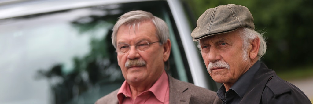 Im Ersten wird derzeit die dritte Staffel der Serie „Rentnercops“ ausgestrahlt, in der Prückner (rechts) zu sehen ist.