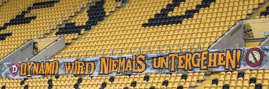 Die Fans halten Dynamo Dresden auch nach dem 3.-Liga-Abstieg die Treue. 