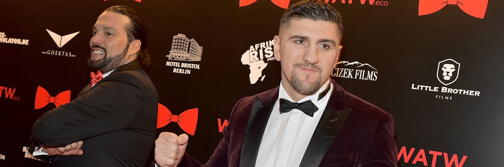 Bei einer Filmparty im Februar war Marco Huck noch ganz entspannt und guter Dinge. Jetzt allerdings ist er entsetzt, weil sein Haus in Bückeburg brannte.