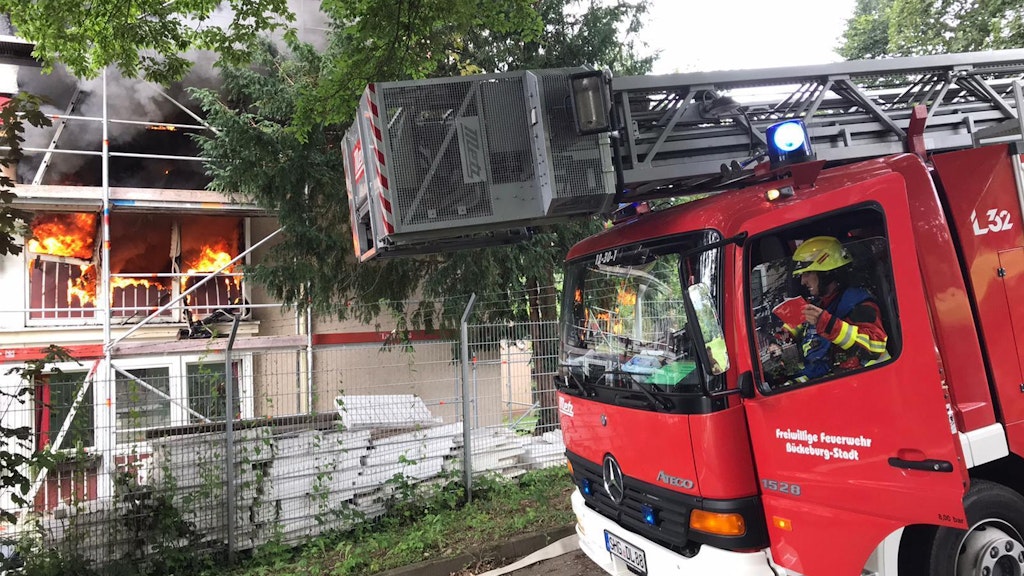 Die Feuerwehr von Bückeburg ist im Einsatz.