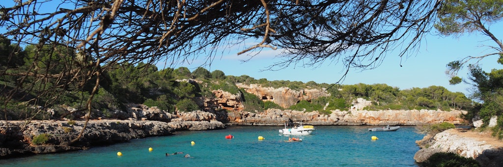 Kaum was los in der Bucht von Cala Sa Nau – so kennt man Mallorca eher nicht.