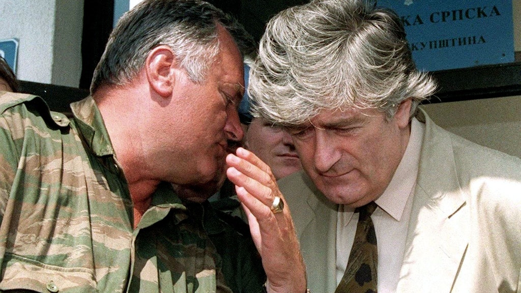 Militärchef Ratko Mladic und Radovan Karadzic (r.), politischer Führer der bosnischen Serben im Bürgerkrieg (1992-1995).