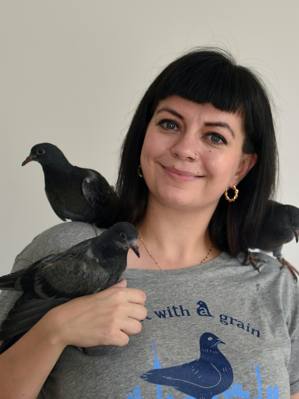 Liebevoll kümmert sich Sarah M. um ihre Täubchen.