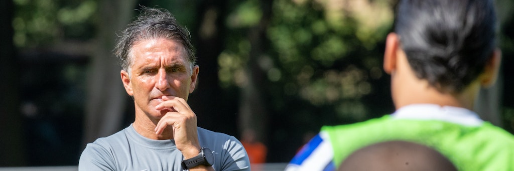 Bruno Labbadia tüftelt an der neuen Hertha. Doch er weiß auch, dass das Geld vernünftig investiert werden muss.
