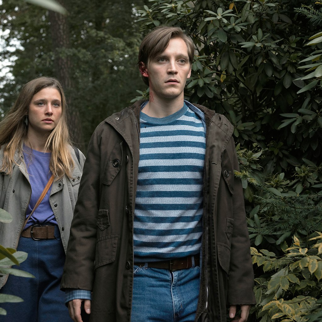 Martin (Jonas Nay) und Nicole (Svenja Jung) in einer Szene von „Deutschland 89“.