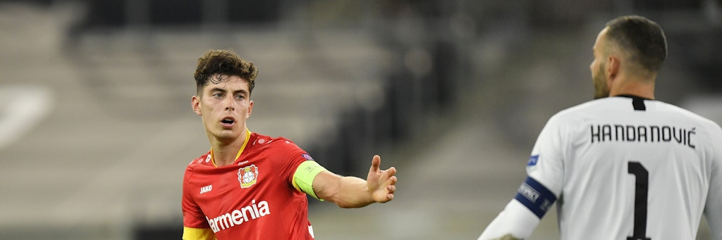 Leverkusens Kai Havertz spricht mit Inters Torwart Samir Handanovic beim 1:2 gegen die Lombarden.