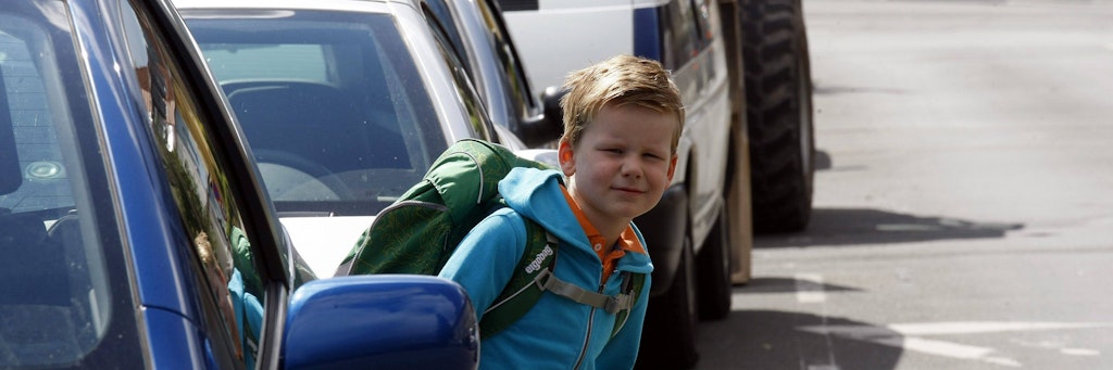 Allein zur Schule? Künftige Erstklässler sollten den Schulweg mit Mama oder Papa üben.