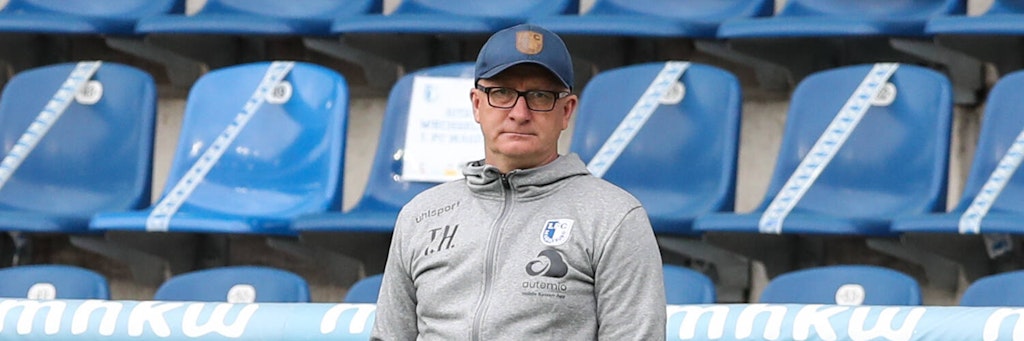 Also wäre seine Aufgabe nicht schon schwer genug, mussten jetzt Trainer Thomas Hoßmang und seine Magdeburger Profis alle in Quarantäne.