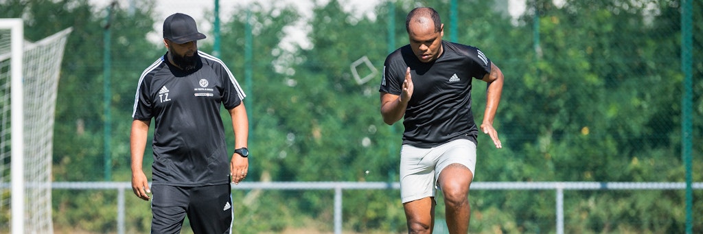 Zusammen mit Fitnesstrainer Tuli Zazai ackert Ronny derzeit auf dem Platz des Wittenauer S.C. Concordia. 
