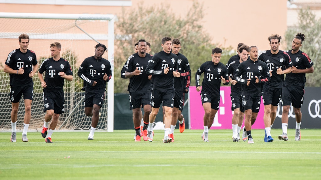 Die Profis des FC Bayern bereiten sich an der Algarve im Süden Portugals auf das Milliarden-Turnier vor. 