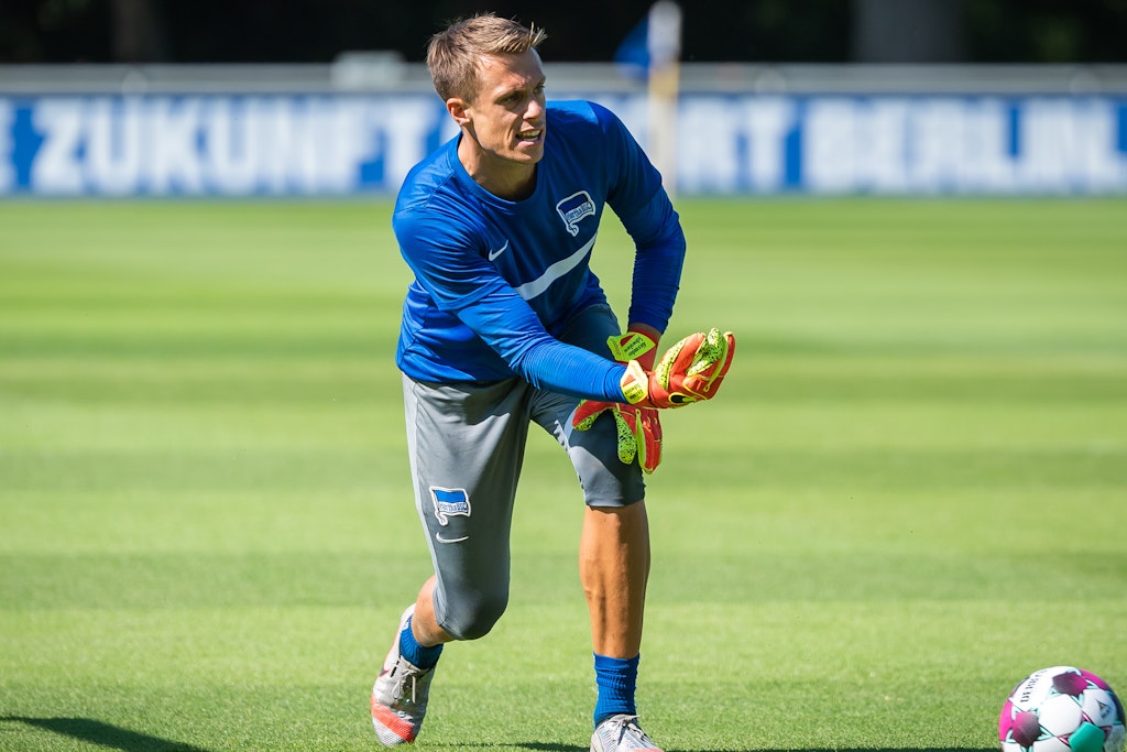 Alexander Schwolow besticht unter anderem durch seine Spieleröffnung. Im Training macht der Keeper durch schnelle Abwürfe das Spiel schnell. 