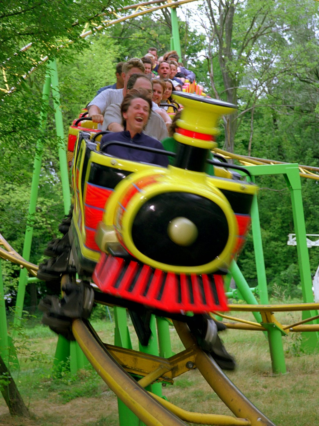 Früher konnten die Besucher in der Achterbahn durch den Park sausen.