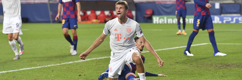 Thomas Müller jubelt! Zwei Tore und neuer Rekordspieler der Champions League. Der FC Bayern demütigte Barcelona mit acht Treffern.