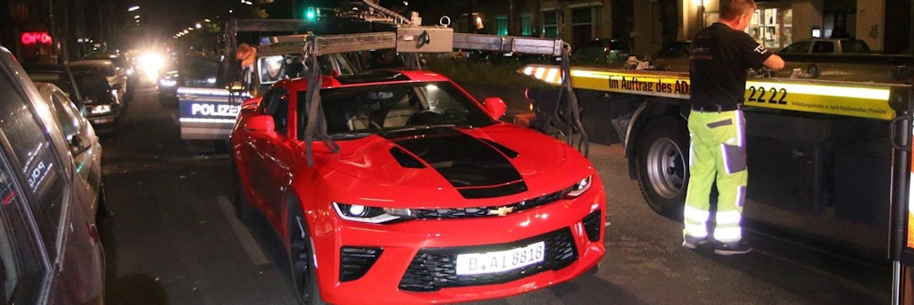 Schickes Auto mit ordentlich Wumms unter der Haube. Nur leider an der falschen Stelle bei einem Rennen eingesetzt. Die Polizei stoppte den 453-PS-Chevvy und beschlagnahmte ihn. <br>