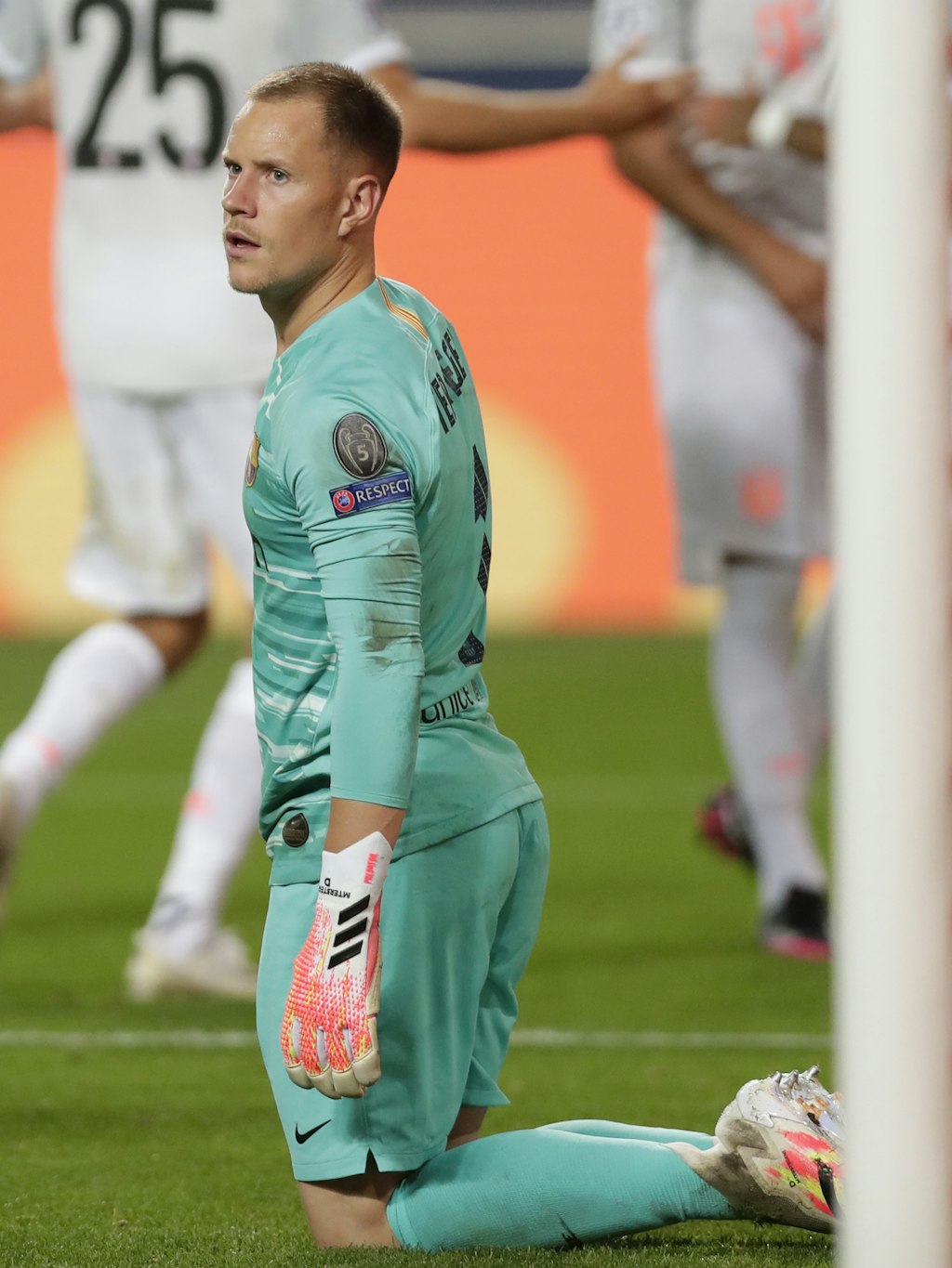 Marc-Andre ter Stegen sah im direkten Duell mit Manuel Neuer überhaupt nicht gut aus. 