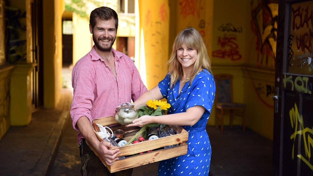 Die Schauspieler Peter Foyse und Katharina Küpper sind ins Weißwurst-Geschäft eingestiegen.
