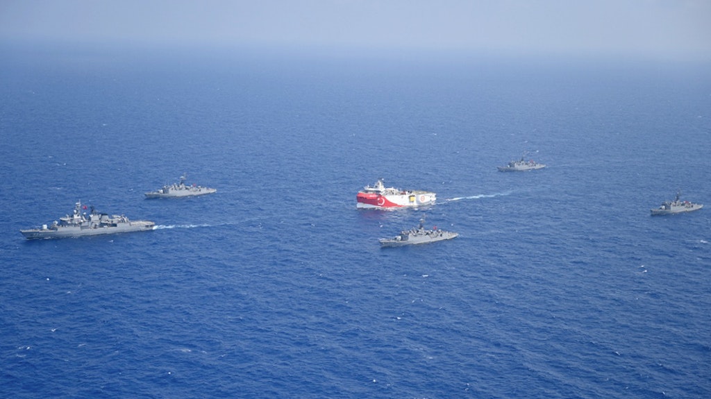 Begleitet von türkischen Kriegsschiffen ist das Forschungsschiff „Oruc Reis“ im Mittelmeer unterwegs, heizt den Streit um Erdgas-Vorkommen an.