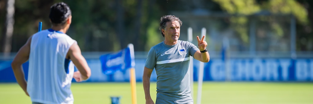 Trainer Bruno Labbadia zeigt es den Hertha-Profis an: Im Miniurlaub herrscht an zwei Tagen sogar Sportverbot. 