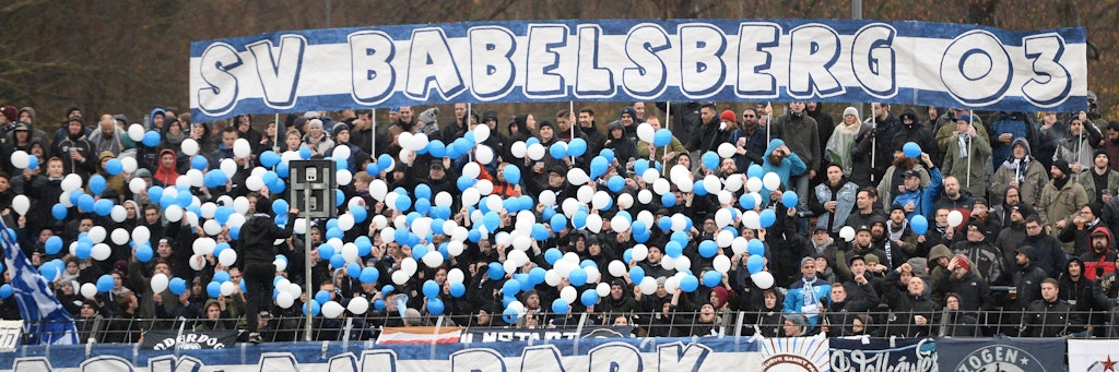 Teile der des SV Babelsberg 03 haben schwere Vorwürfe gegen den Einsatz der Bundespolizei nach dem Halbfinale im Landespokal in Lübben erhoben (Archivbild).