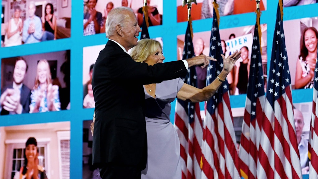 Joe Biden und seine Ehefrau Jill lassen sich auf dem virtuellen Parteitag feiern.