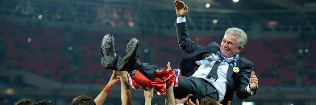 Nach dem Triple 2013 ließen die Profis Trainer Jupp Heynckes hochleben.