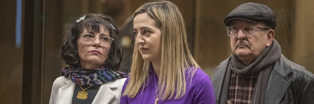 Janna Ezat (li.) hat ihren Sohn Hussein Al-Umari bei dem Kugelhagel verloren.