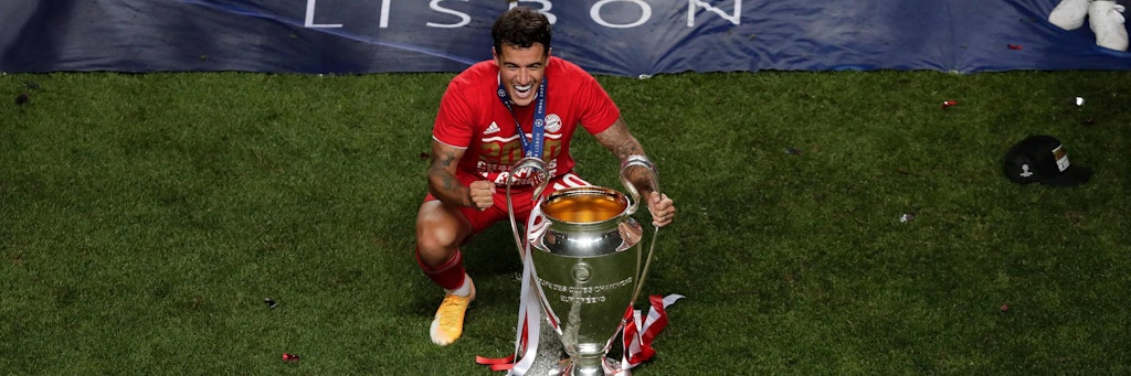 Pott in den Pranken: Philippe Coutinho.
