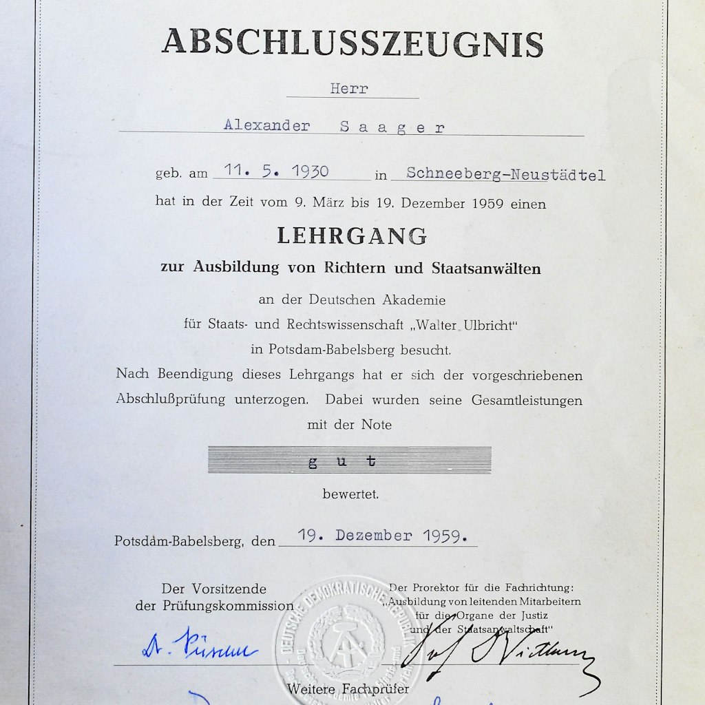 Saagers Abschlusszeugnis, ab 1960 arbeitet er als Staatsanwalt in Zwickau. 