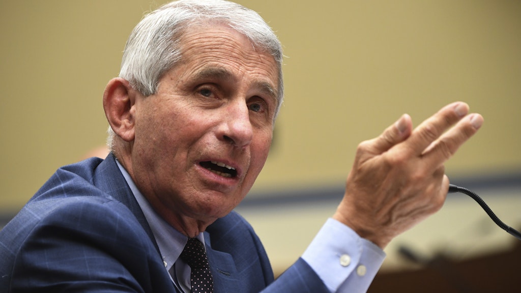 Virenexperte und Präsidentenberater Anthony Fauci hält die neue Vorgabe der Gesundheitsbehörde für sehr gefährlich.