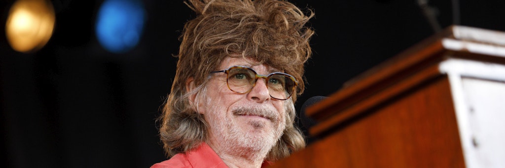 Entertainer Helge Schneider auf der Bühne.