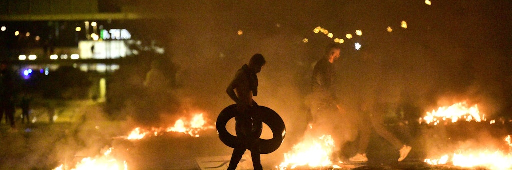 Rechtsextreme Demonstranten brannten in Malmö Reifen und andere Gegenstände ab.