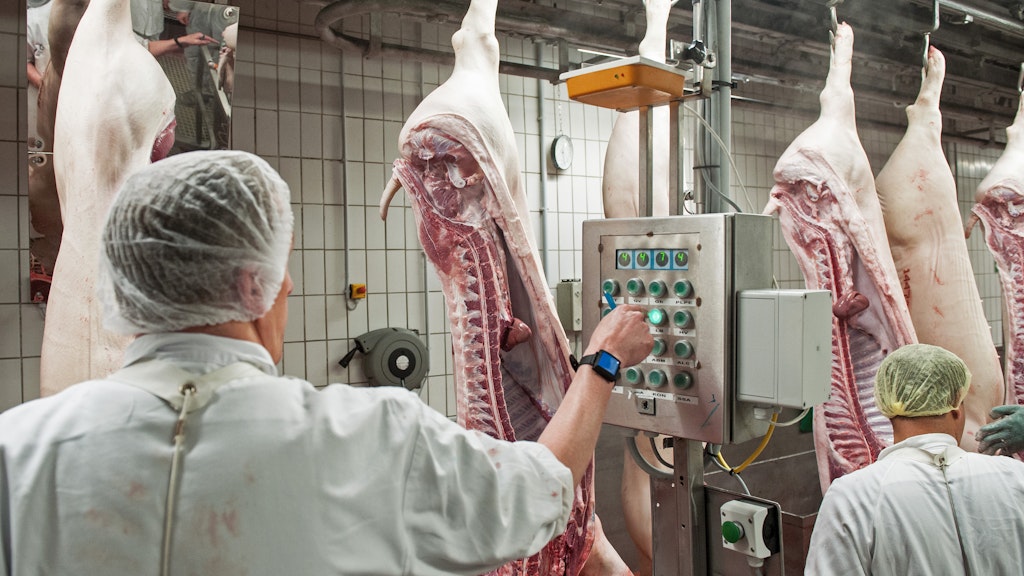 Der Preis für Fleisch aus konventioneller Aufzucht müsste bei Berücksichtigung der versteckten Kosten um satte 173 Prozent steigen.