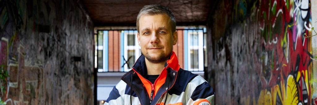 Tobias Schlegl ist auch als Notfallsanitäter unterwegs – hier im Hamburger Schanzenviertel.