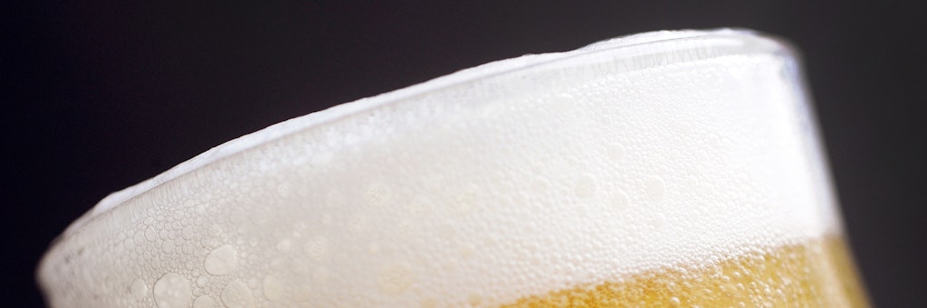 Gerade an einem heißen Tag haben viele Menschen Lust auf ein kühles Bier. Aber ist das auch gut?