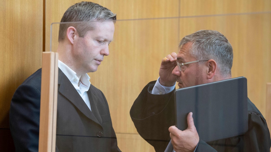 Stephan Ernst (l.) trennte sich zuletzt von seinem Verteidiger Frank Hannig.
