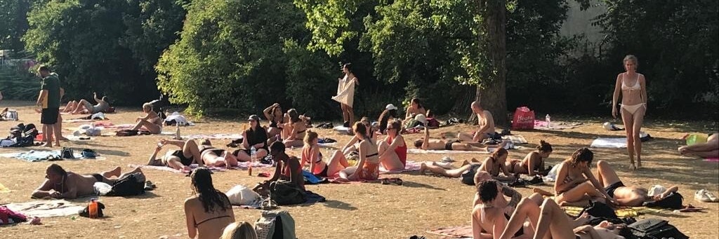 Prinzenbad, hier liegen sie wie die Ölsardinen.