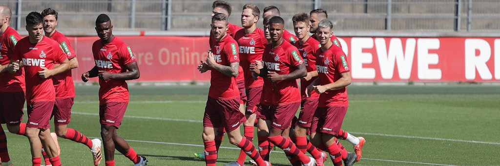 Der 1. FC Köln trainiert wieder. Doch zwei Profis dürfen nicht mitmachen. Sie haben sich mit dem Coronavirus infiziert.