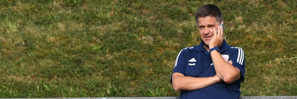 Hat er da schon den nächsten Transfer am Telefon? Union-Manager Oliver Ruhnert.